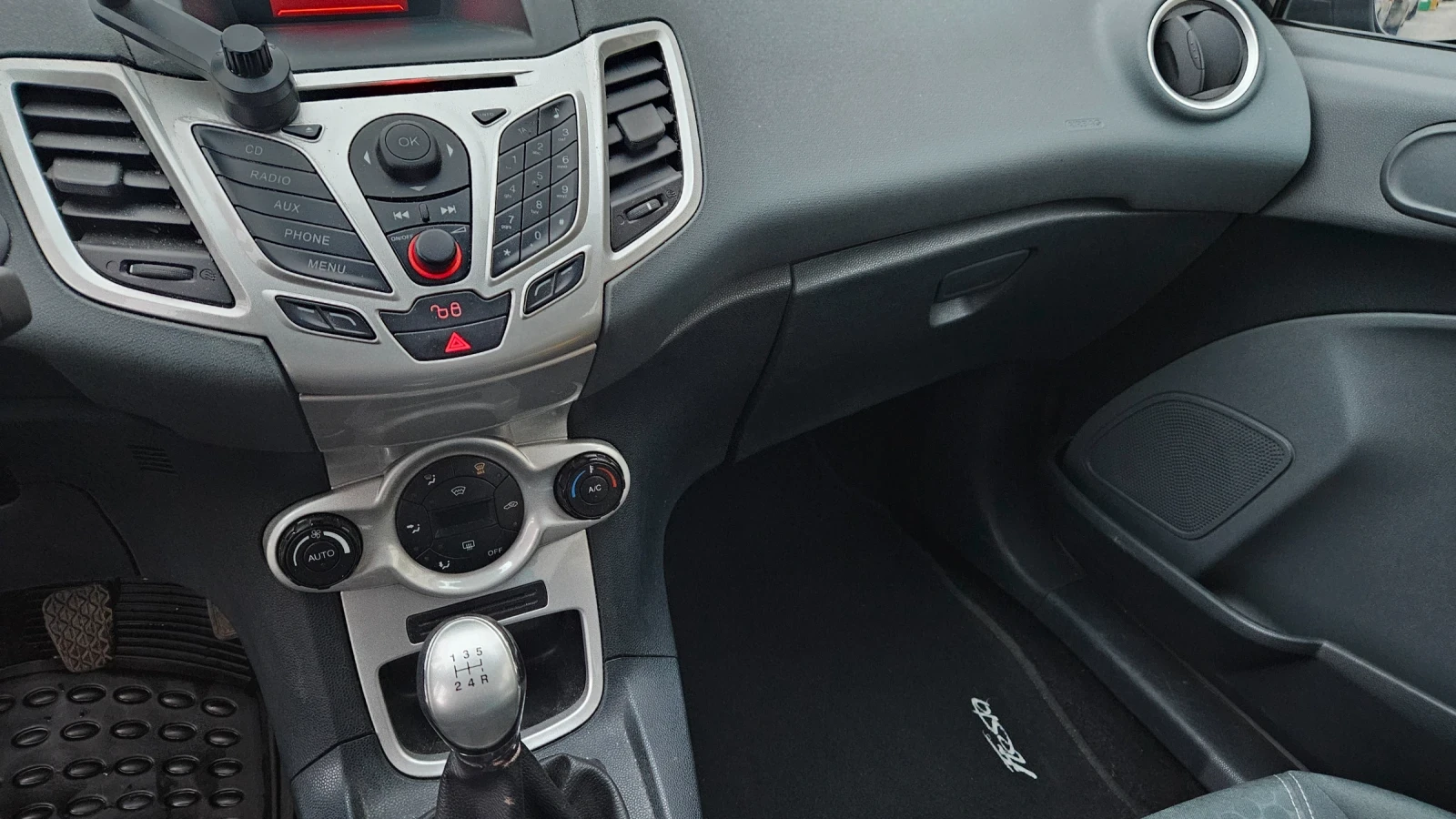 Ford Fiesta 1.4 газ BRC, климатроник, keyless , снимка 10 - Автомобили и джипове - 56262472