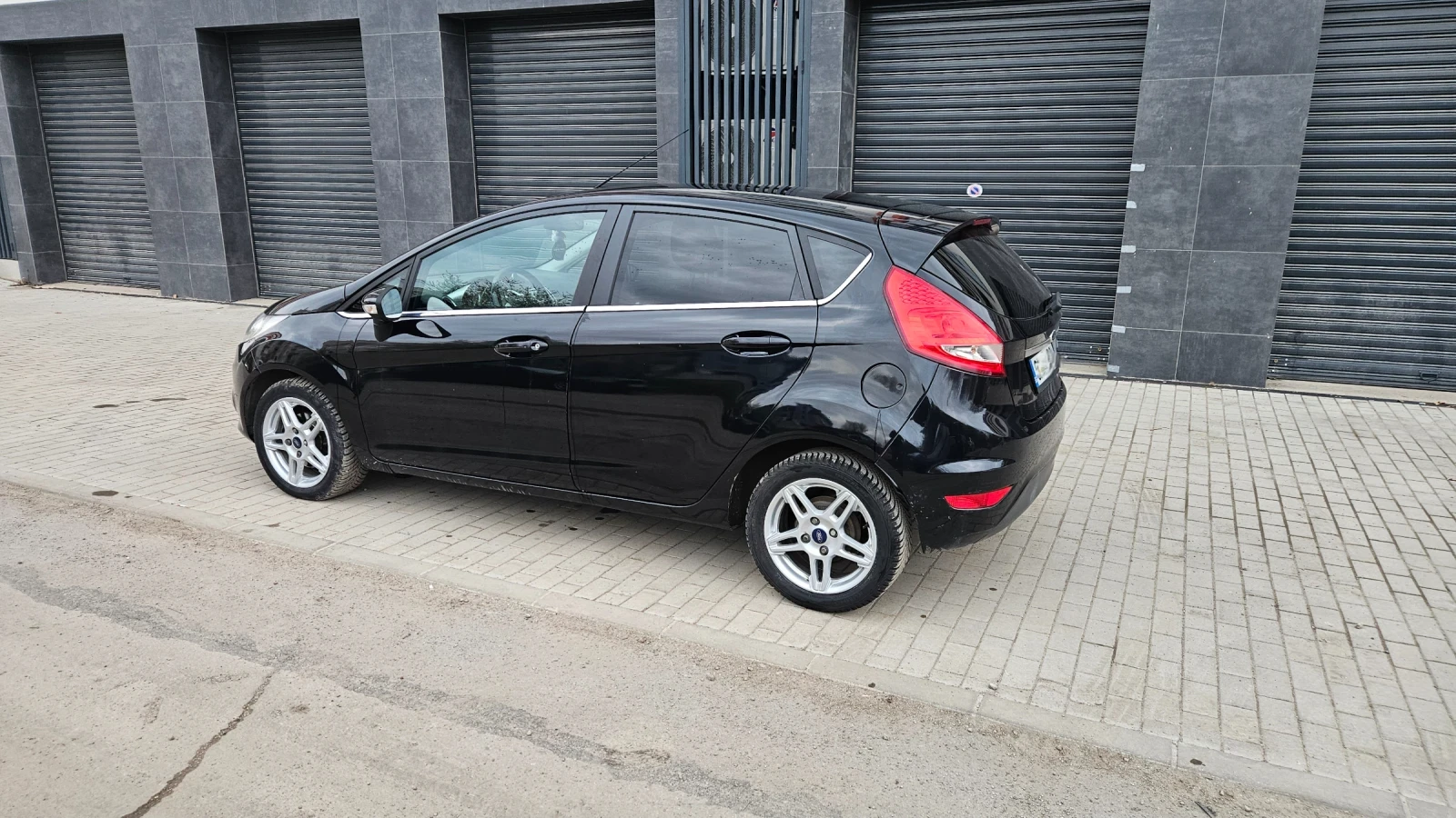 Ford Fiesta 1.4 газ BRC, климатроник, keyless , снимка 6 - Автомобили и джипове - 56262472