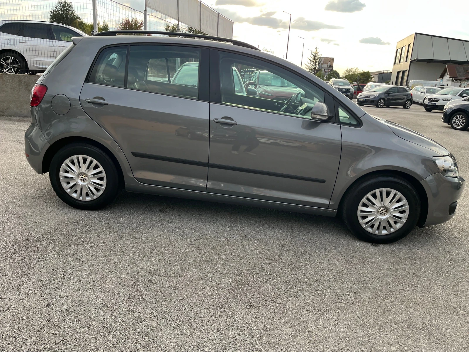 VW Golf Plus 1.6 I. 102 кс. 157 Х КМ, снимка 14 - Автомобили и джипове - 56285430