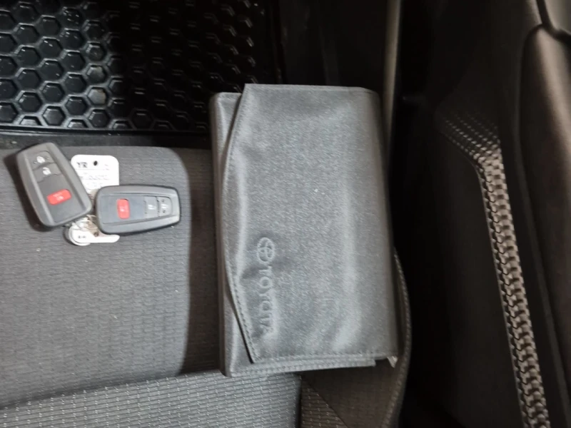 Toyota C-HR CARFAX* АВТОФИНАНСИРАНЕ* БЕЗ ПЪРВОНАЧАЛНА ВНОСКА* , снимка 6 - Автомобили и джипове - 52953418