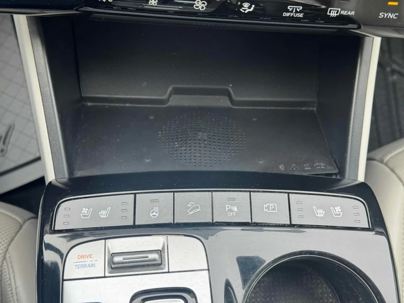 Hyundai Tucson * Luxury * CARFAX /PANO/NAVI/LANE ASSIST, снимка 12 - Автомобили и джипове - 53338277