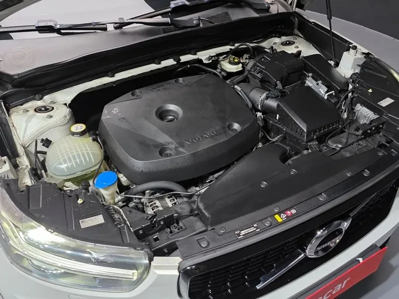 Volvo XC40 T4 R-Design, снимка 6 - Автомобили и джипове - 55263042