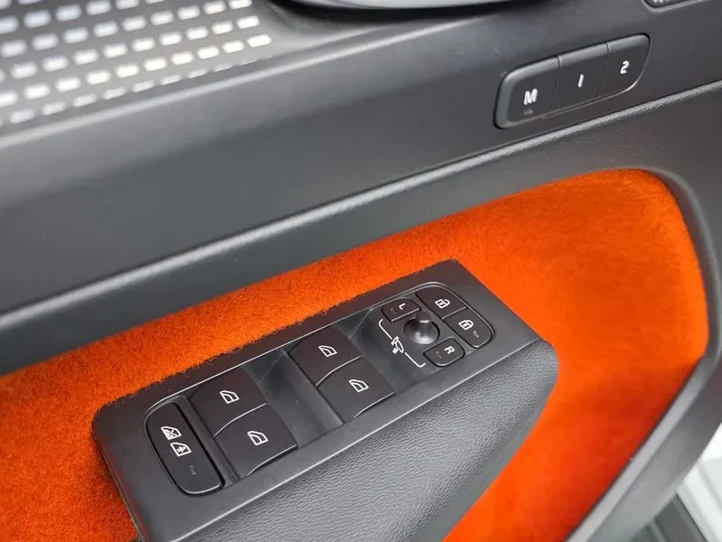 Volvo XC40 T4 R-Design, снимка 13 - Автомобили и джипове - 55263042