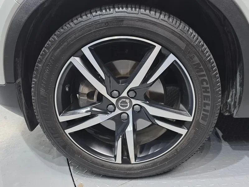 Volvo XC40 T4 R-Design, снимка 5 - Автомобили и джипове - 55263042