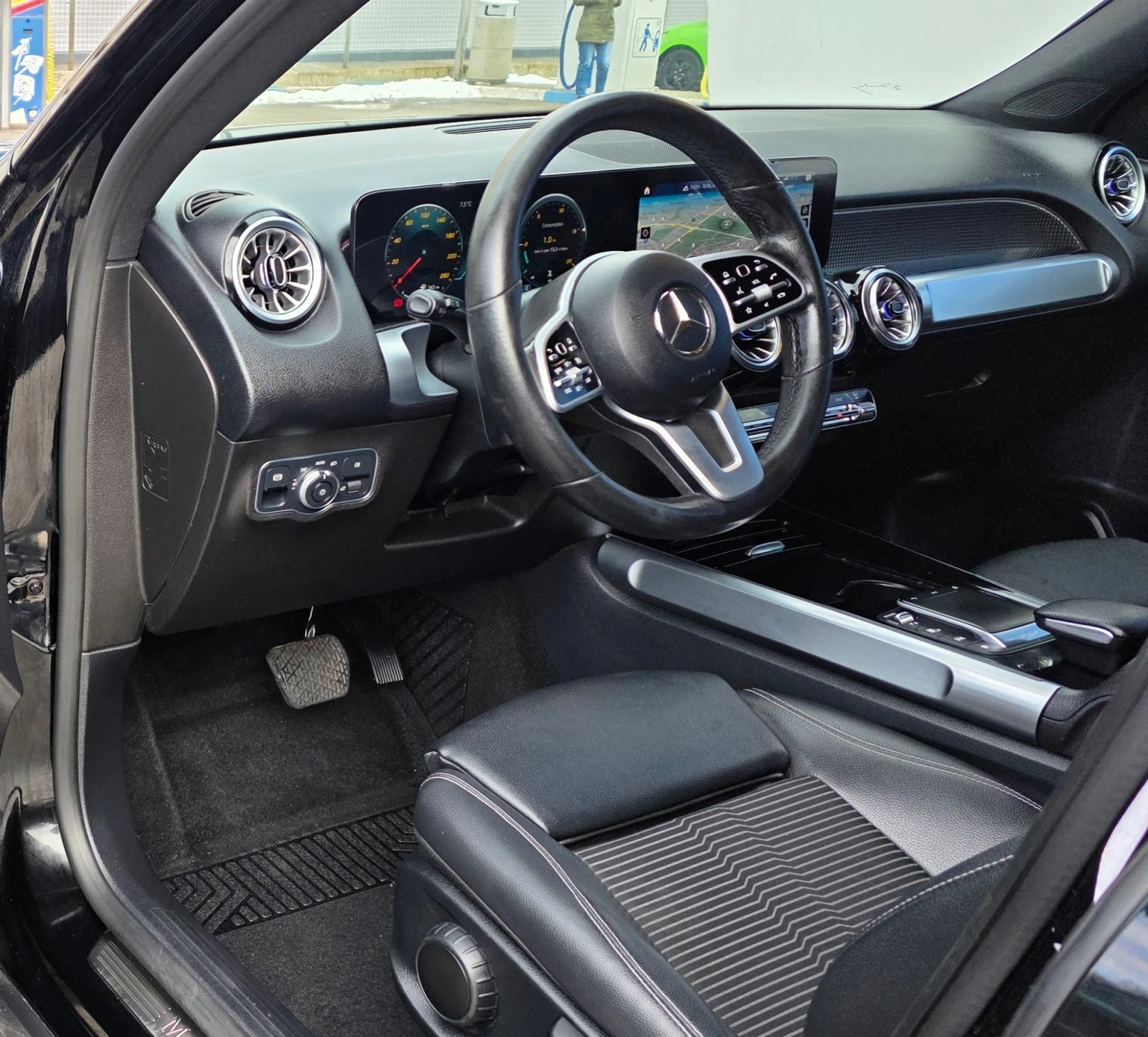 Mercedes-Benz GLB, снимка 9 - Автомобили и джипове - 54336251