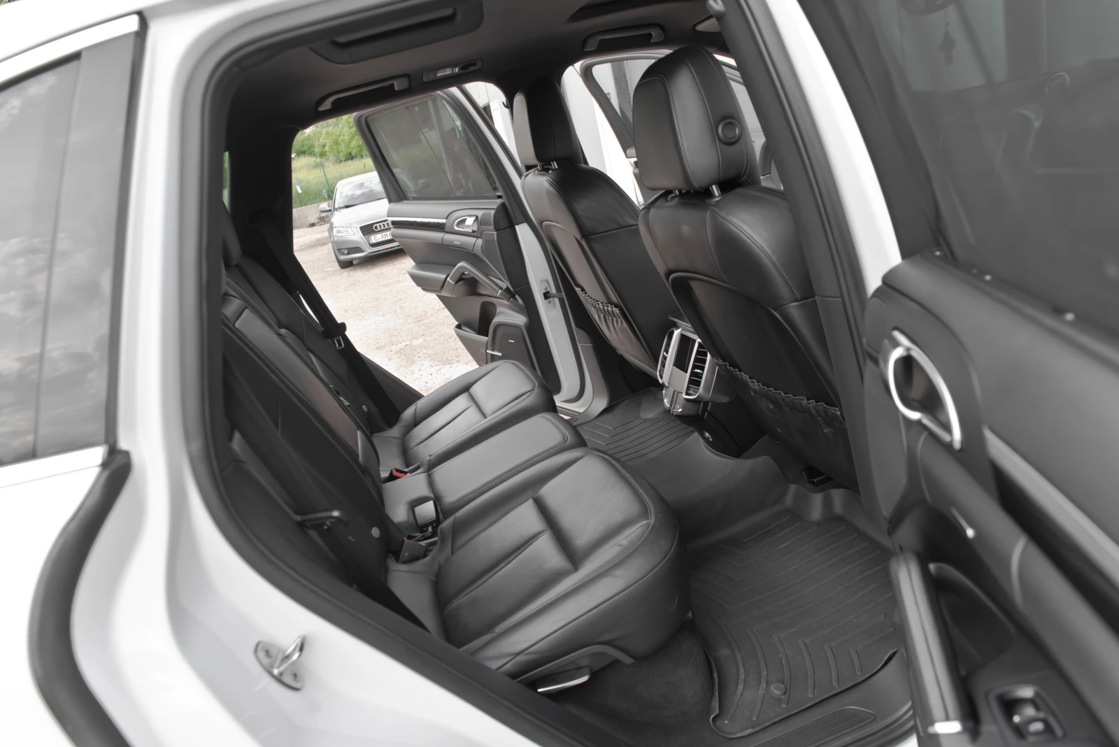 Porsche Cayenne 3.0TDI* FULL, снимка 10 - Автомобили и джипове - 54614951