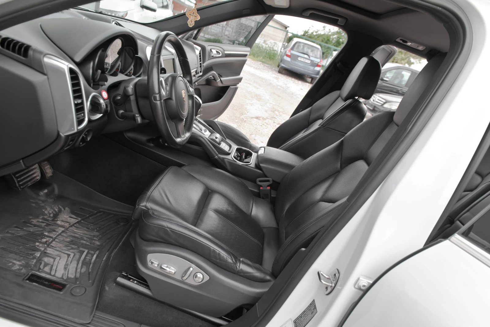 Porsche Cayenne 3.0TDI* FULL, снимка 11 - Автомобили и джипове - 54614951