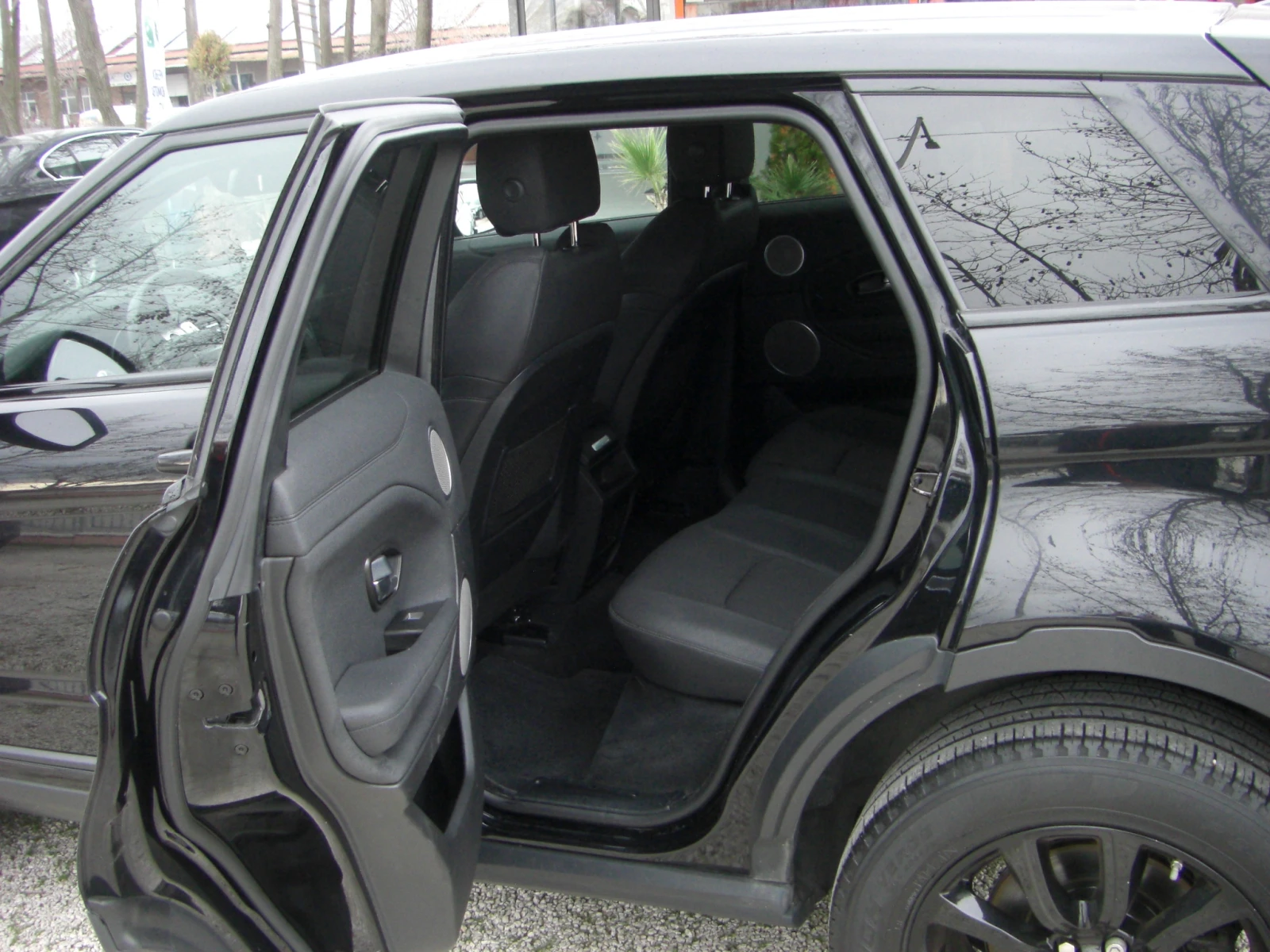 Land Rover Range Rover Evoque 2.0d Black Edition FACELIFT, снимка 13 - Автомобили и джипове - 54961940