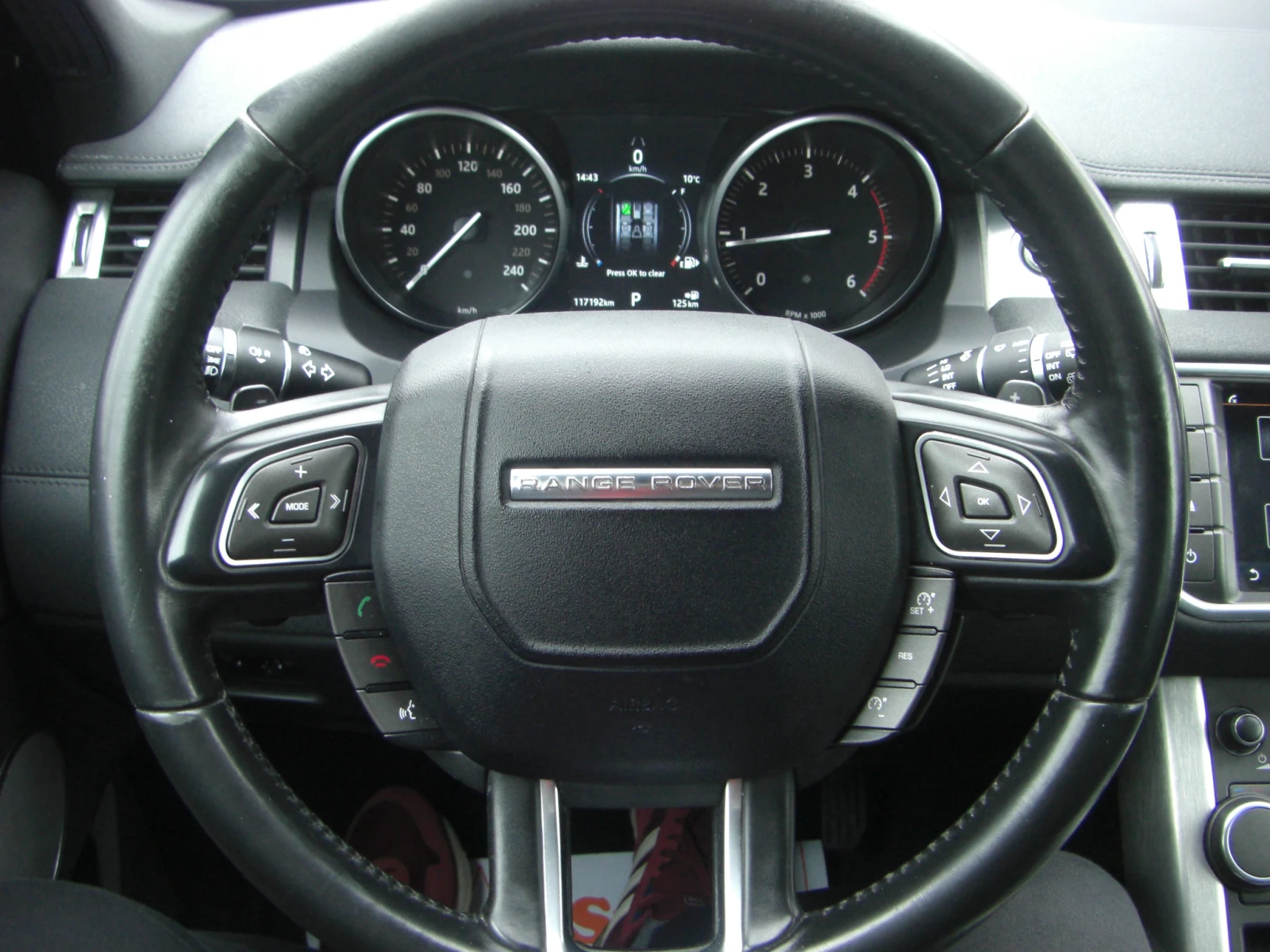 Land Rover Range Rover Evoque 2.0d Black Edition FACELIFT, снимка 11 - Автомобили и джипове - 54961940