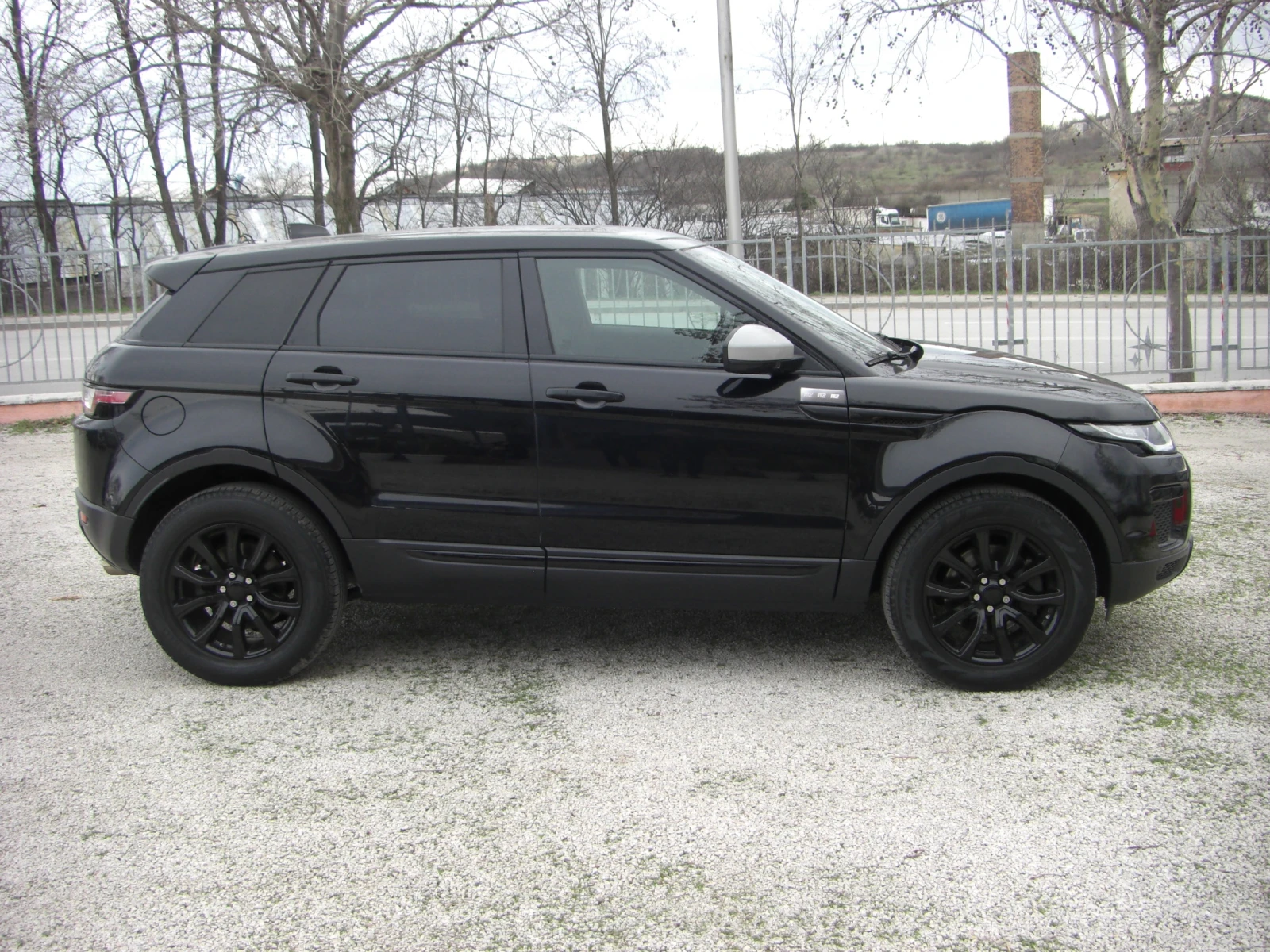 Land Rover Range Rover Evoque 2.0d Black Edition FACELIFT, снимка 6 - Автомобили и джипове - 54961940