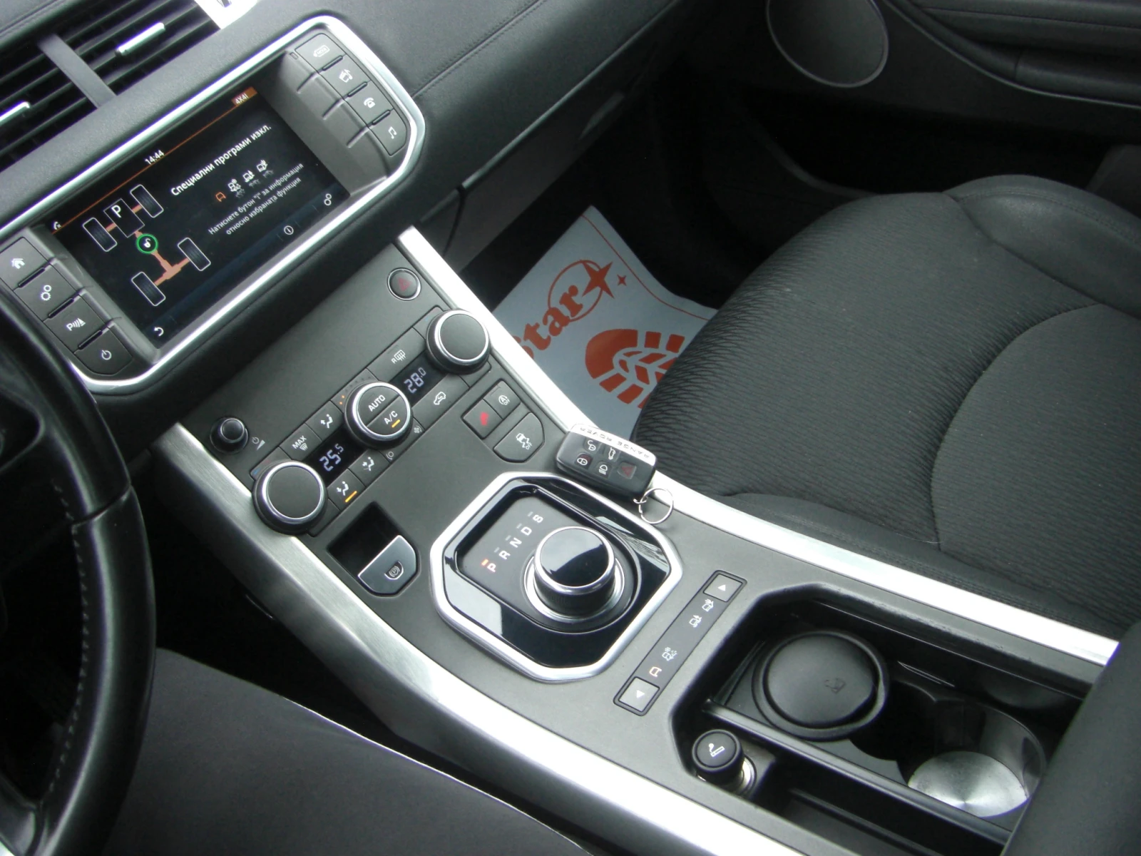 Land Rover Range Rover Evoque 2.0d Black Edition FACELIFT, снимка 12 - Автомобили и джипове - 54961940