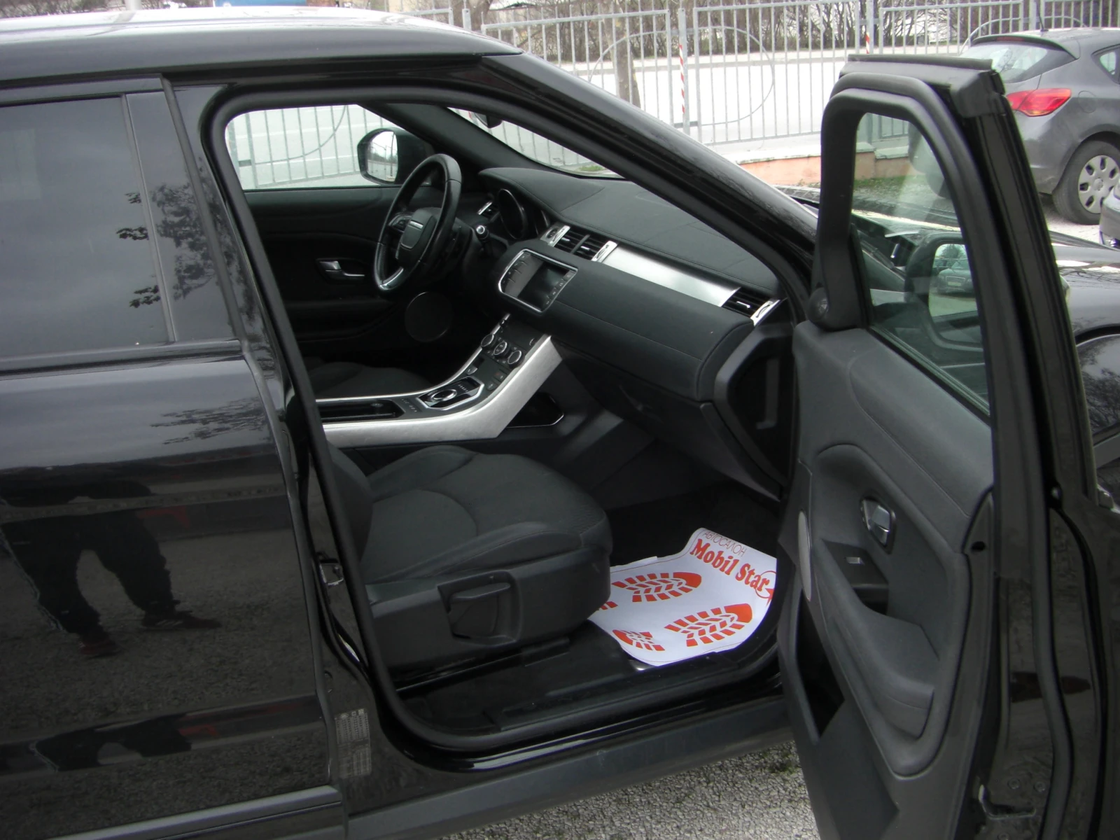 Land Rover Range Rover Evoque 2.0d Black Edition FACELIFT, снимка 15 - Автомобили и джипове - 54961940