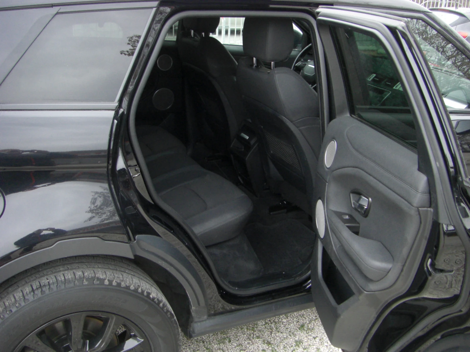 Land Rover Range Rover Evoque 2.0d Black Edition FACELIFT, снимка 14 - Автомобили и джипове - 54961940