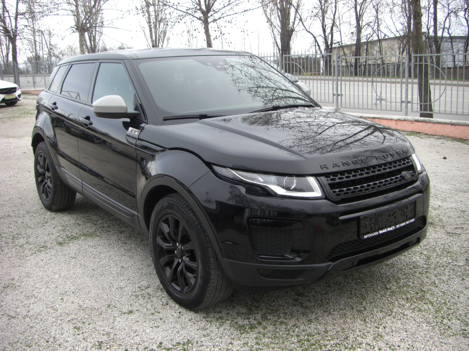 Land Rover Range Rover Evoque 2.0d Black Edition FACELIFT, снимка 7 - Автомобили и джипове - 54961940