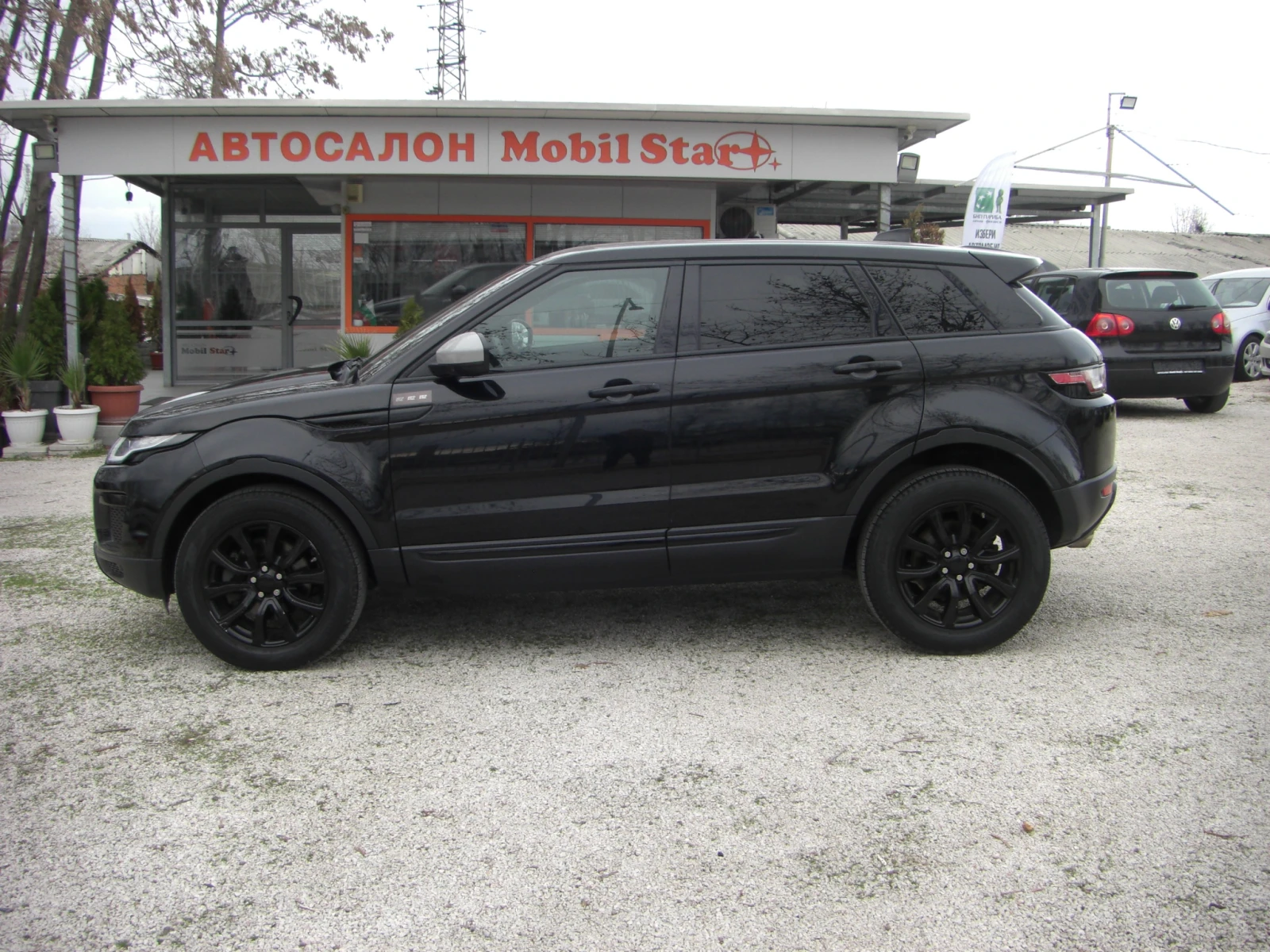 Land Rover Range Rover Evoque 2.0d Black Edition FACELIFT, снимка 2 - Автомобили и джипове - 54961940