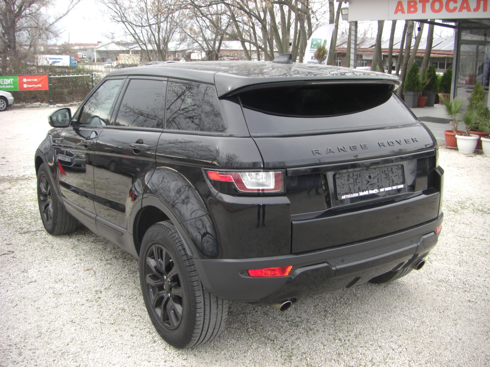 Land Rover Range Rover Evoque 2.0d Black Edition FACELIFT, снимка 3 - Автомобили и джипове - 54961940
