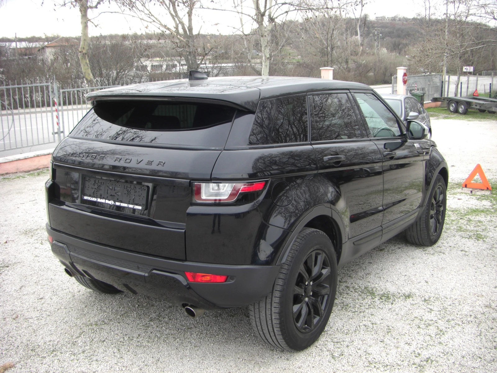 Land Rover Range Rover Evoque 2.0d Black Edition FACELIFT, снимка 5 - Автомобили и джипове - 54961940