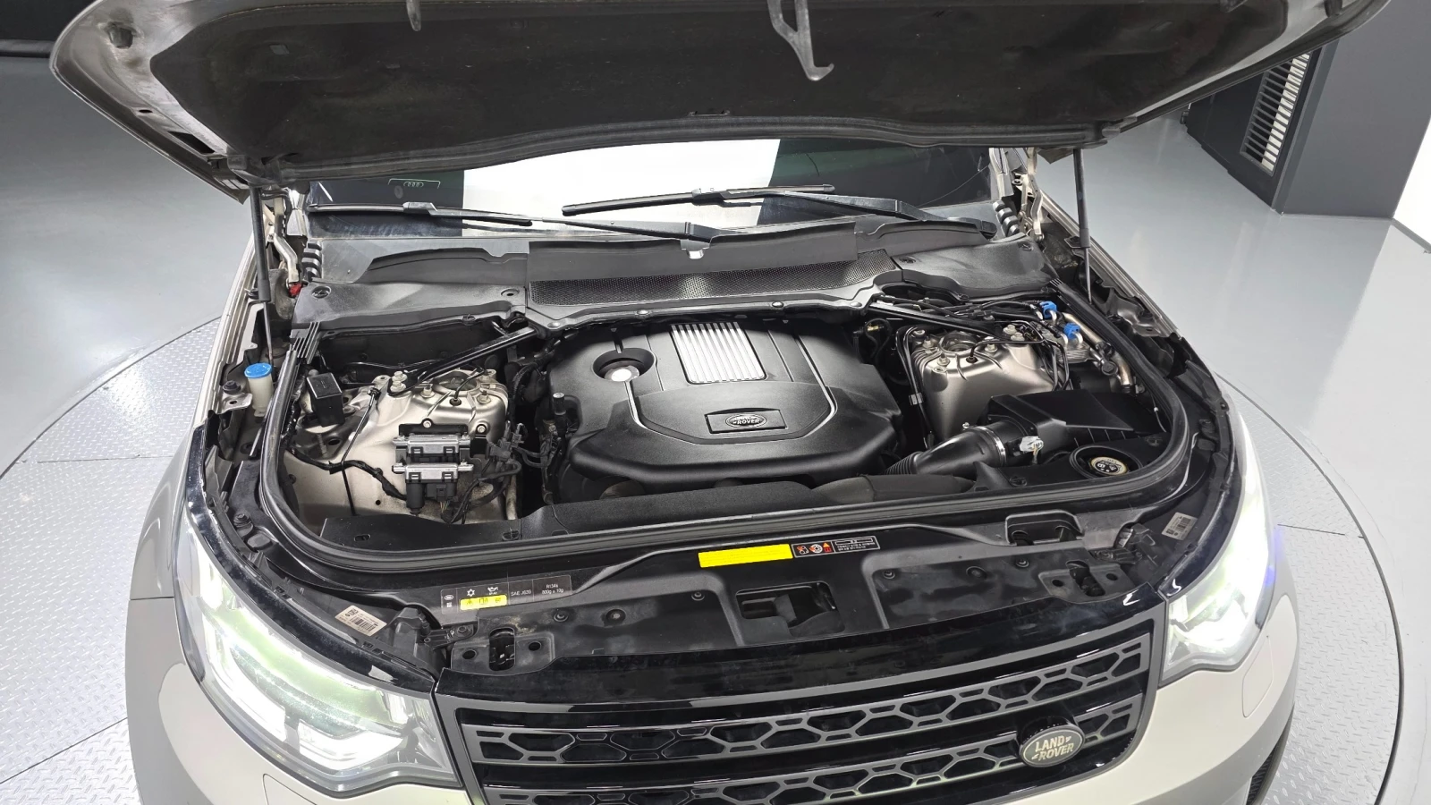 Land Rover Discovery 3.0* TD6 First Edition* , снимка 17 - Автомобили и джипове - 55278764