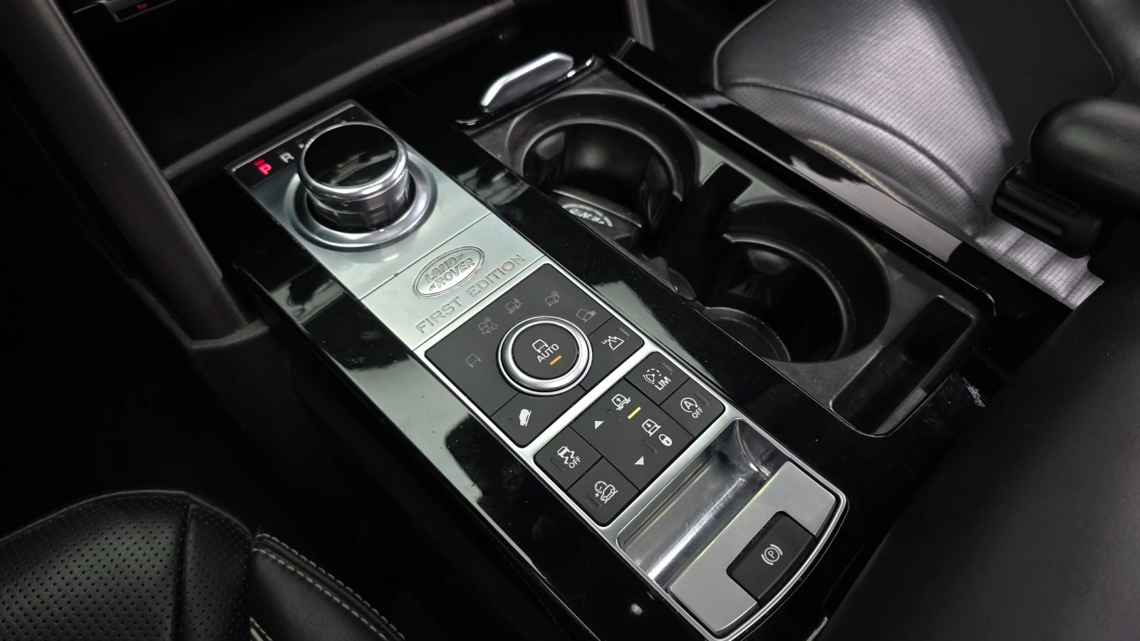 Land Rover Discovery 3.0* TD6 First Edition* , снимка 8 - Автомобили и джипове - 55278764