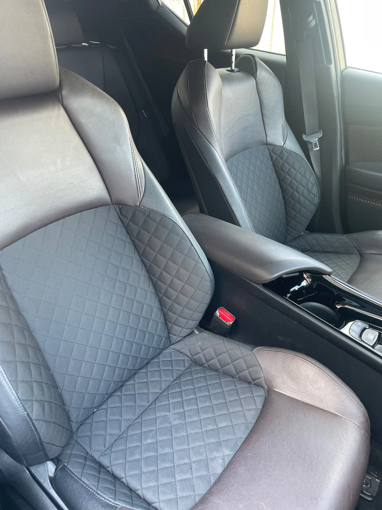 Toyota C-HR 1.8 🔝 Hybrid, снимка 11 - Автомобили и джипове - 55950724