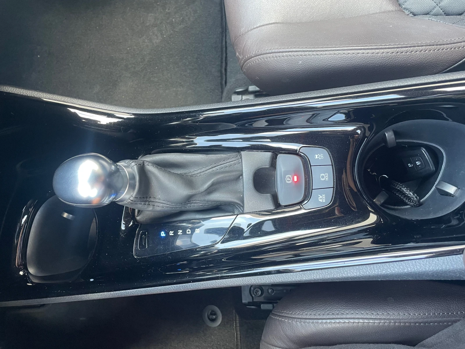 Toyota C-HR 1.8 🔝 Hybrid, снимка 14 - Автомобили и джипове - 55950724