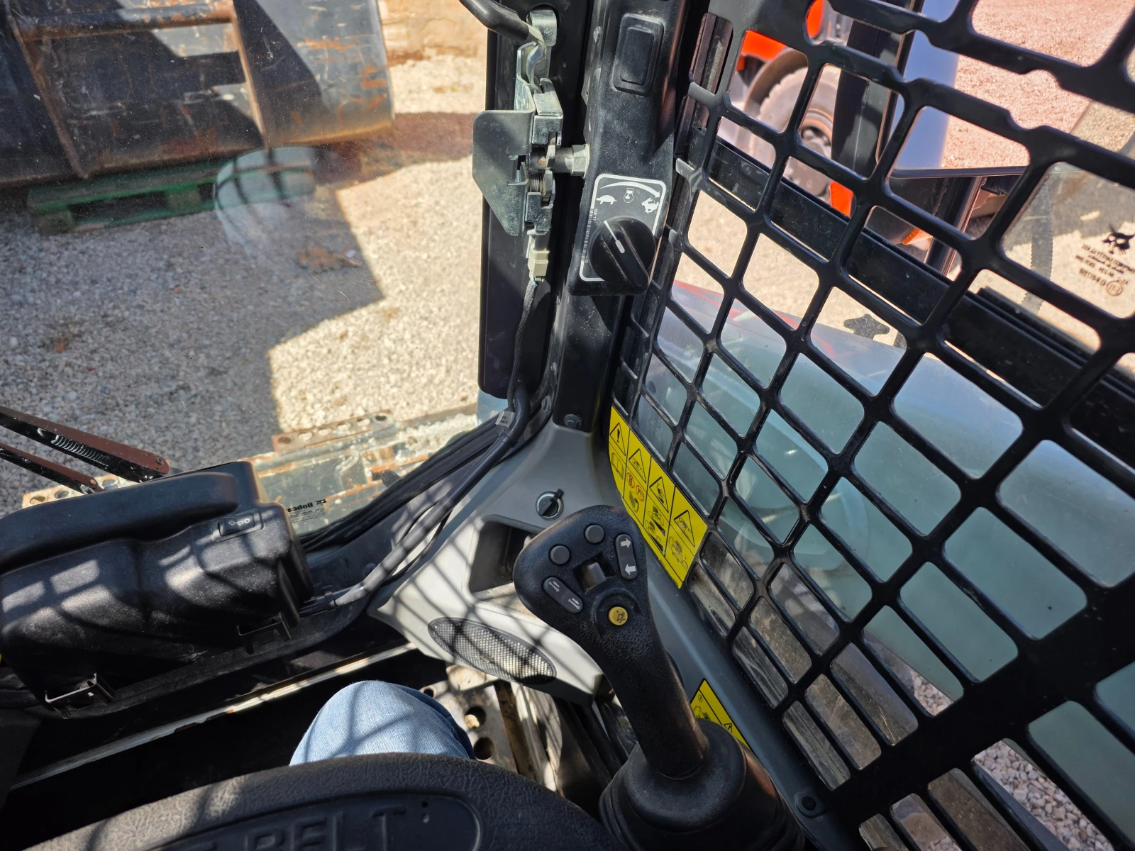 Мини челни товарачи Bobcat S590-HF-КЛИМА, снимка 11 - Индустриална техника - 56214521