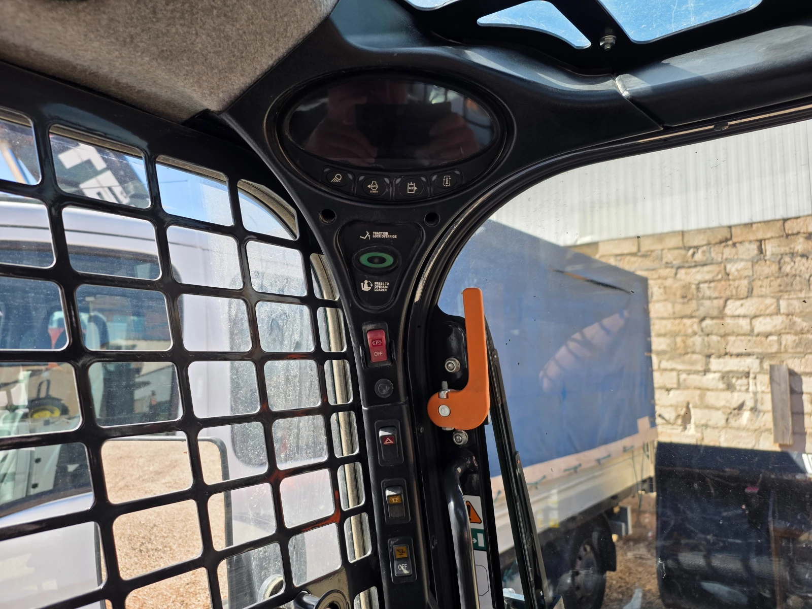Мини челни товарачи Bobcat S590-HF-КЛИМА, снимка 9 - Индустриална техника - 56214521