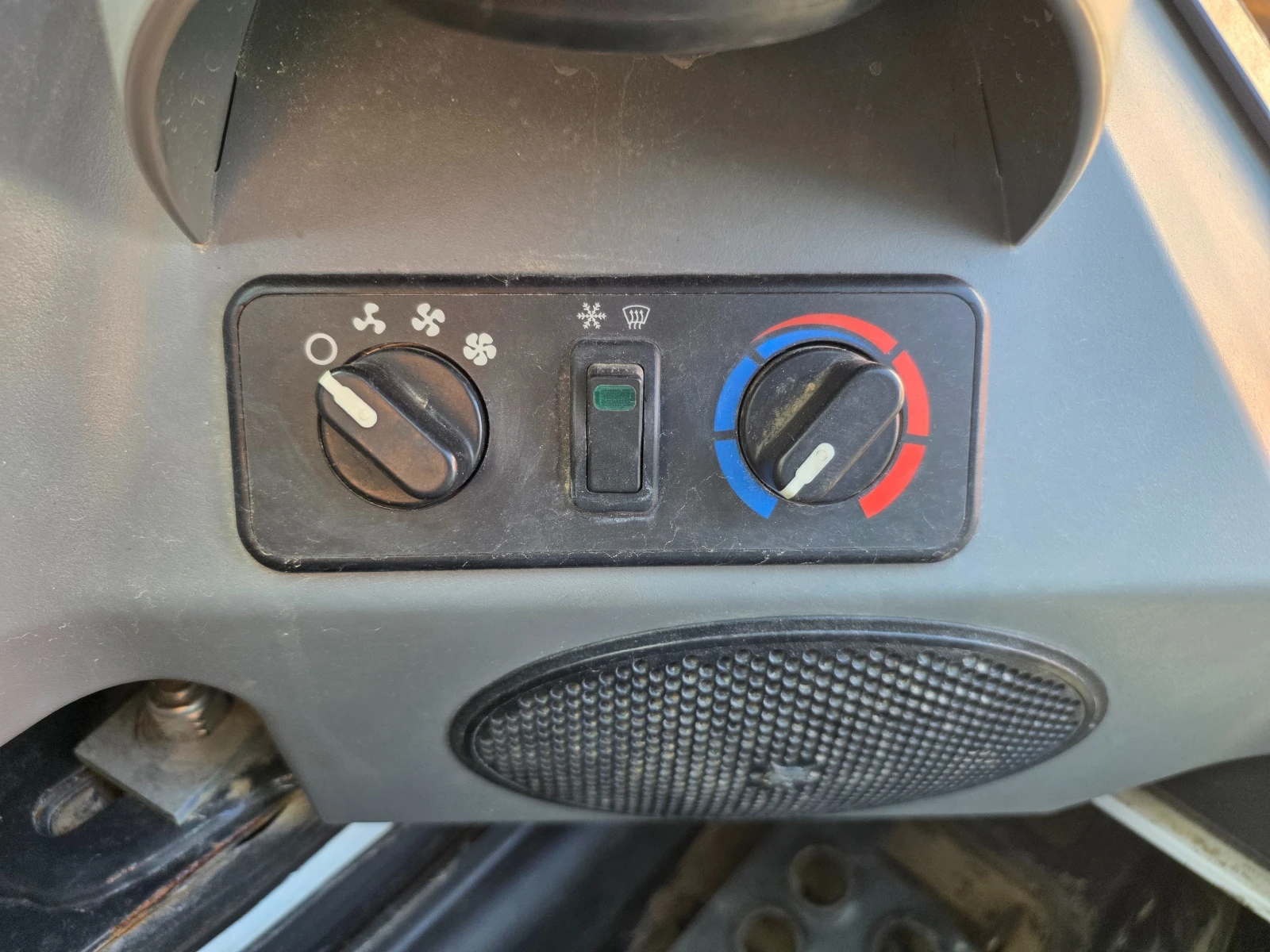 Мини челни товарачи Bobcat S590-HF-КЛИМА, снимка 8 - Индустриална техника - 56214521