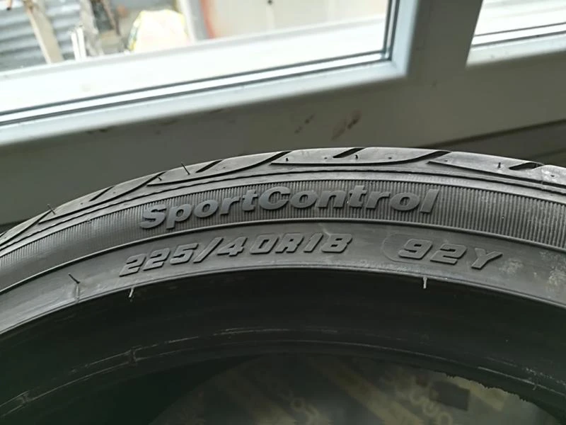 Гуми Летни 225/40R18, снимка 4 - Гуми и джанти - 21761183