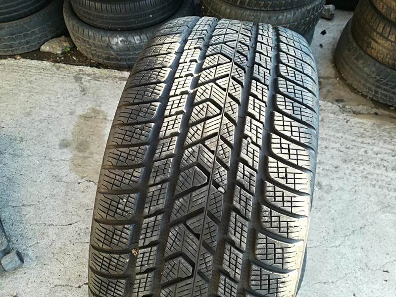 Гуми Зимни 285/40R20, снимка 2 - Гуми и джанти - 22132091