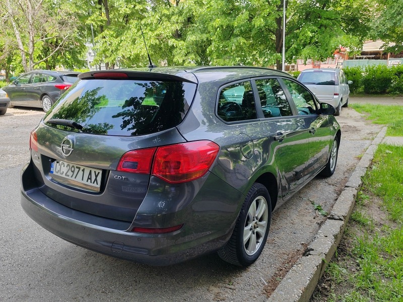 Opel Astra J, снимка 4 - Автомобили и джипове - 46392861