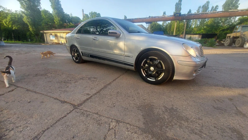 Mercedes-Benz C 220, снимка 2 - Автомобили и джипове - 46852591