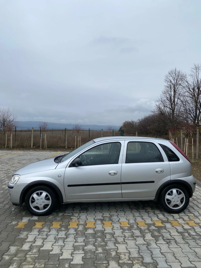 Opel Corsa 1.2i Климатик, снимка 4 - Автомобили и джипове - 48228695