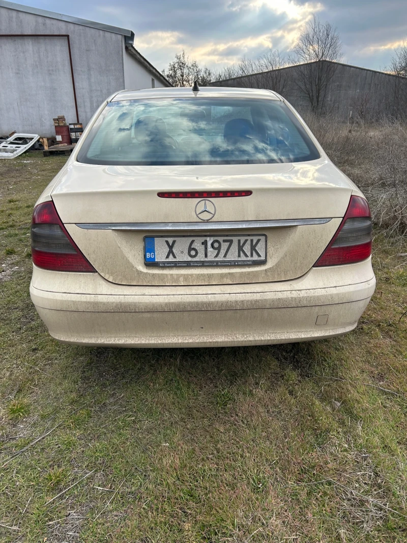 Mercedes-Benz E 220, снимка 4 - Автомобили и джипове - 48965117