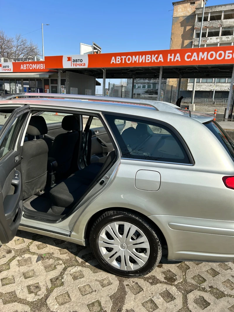 Toyota Avensis Комби, снимка 7 - Автомобили и джипове - 49025467