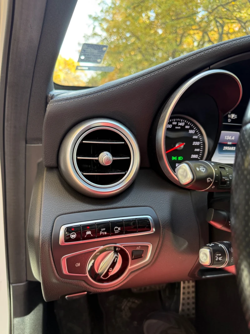 Mercedes-Benz C 250 AMG Line Burm/Pano/Лизинг, снимка 14 - Автомобили и джипове - 52459200