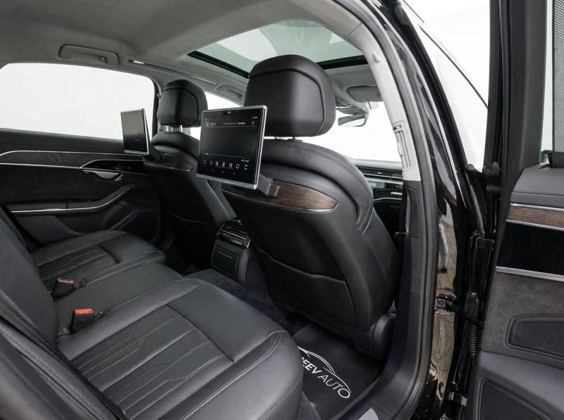 Audi A8 50TDI#DISTRONIC#PODGREV#OBDUH#PANORAMA#360 CAM#TV, снимка 11 - Автомобили и джипове - 52808240