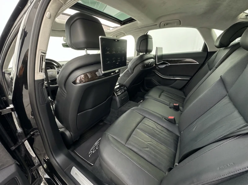 Audi A8 50TDI#DISTRONIC#PODGREV#OBDUH#PANORAMA#360 CAM#TV, снимка 12 - Автомобили и джипове - 52808240