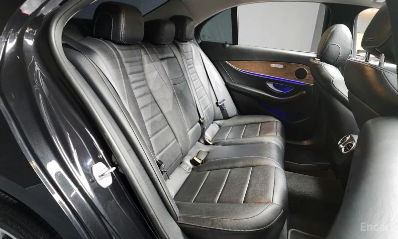 Mercedes-Benz E 300, снимка 12 - Автомобили и джипове - 52992308