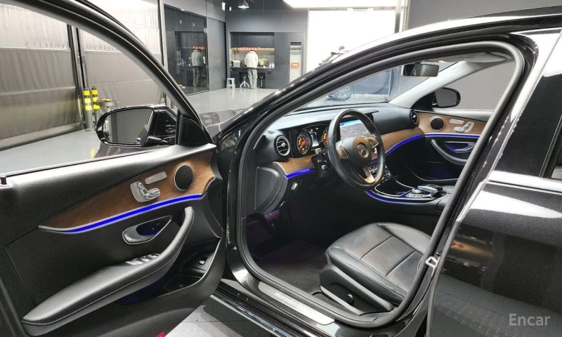 Mercedes-Benz E 300, снимка 10 - Автомобили и джипове - 52992308