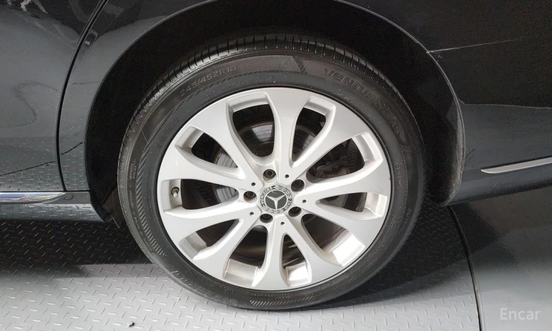 Mercedes-Benz E 300, снимка 5 - Автомобили и джипове - 52992308