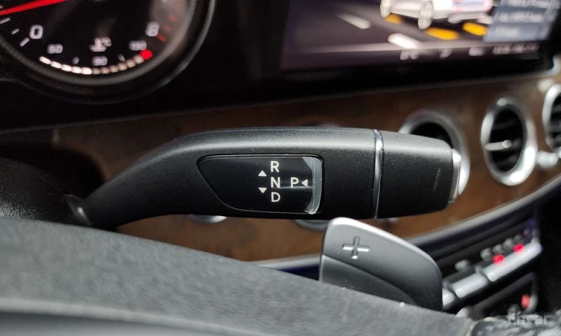 Mercedes-Benz E 300, снимка 9 - Автомобили и джипове - 52992308