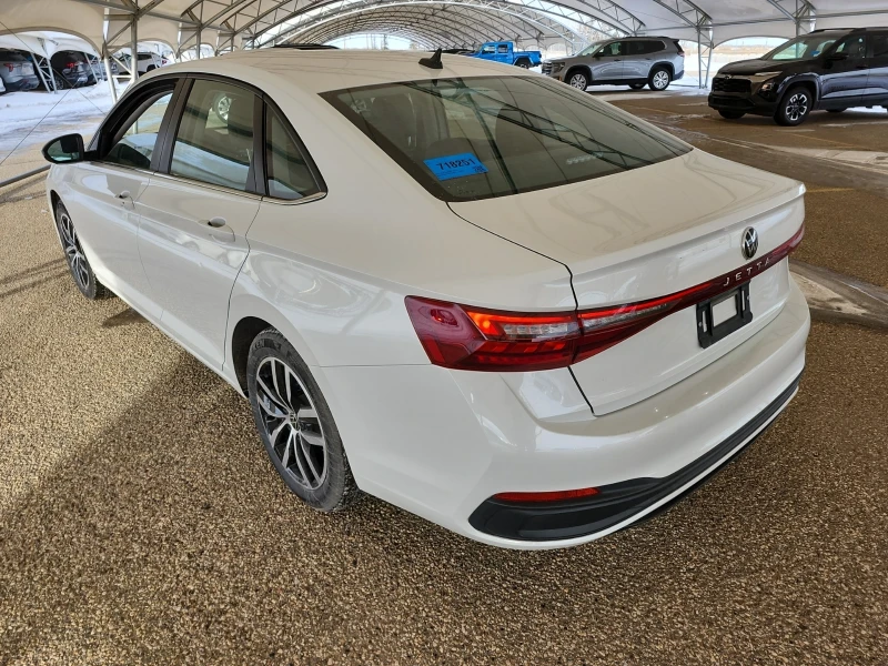 VW Jetta 1.5L| CARFAX| Подгреви| 2 Kлюча, снимка 4 - Автомобили и джипове - 53361331