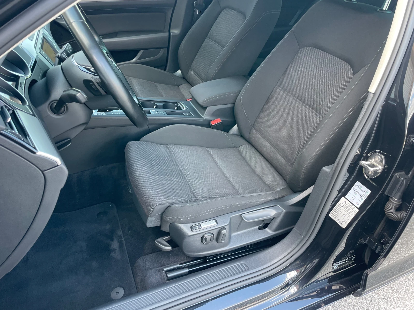 VW Passat 1.6TDI 120.. NAVI  | Mobile.bg   12