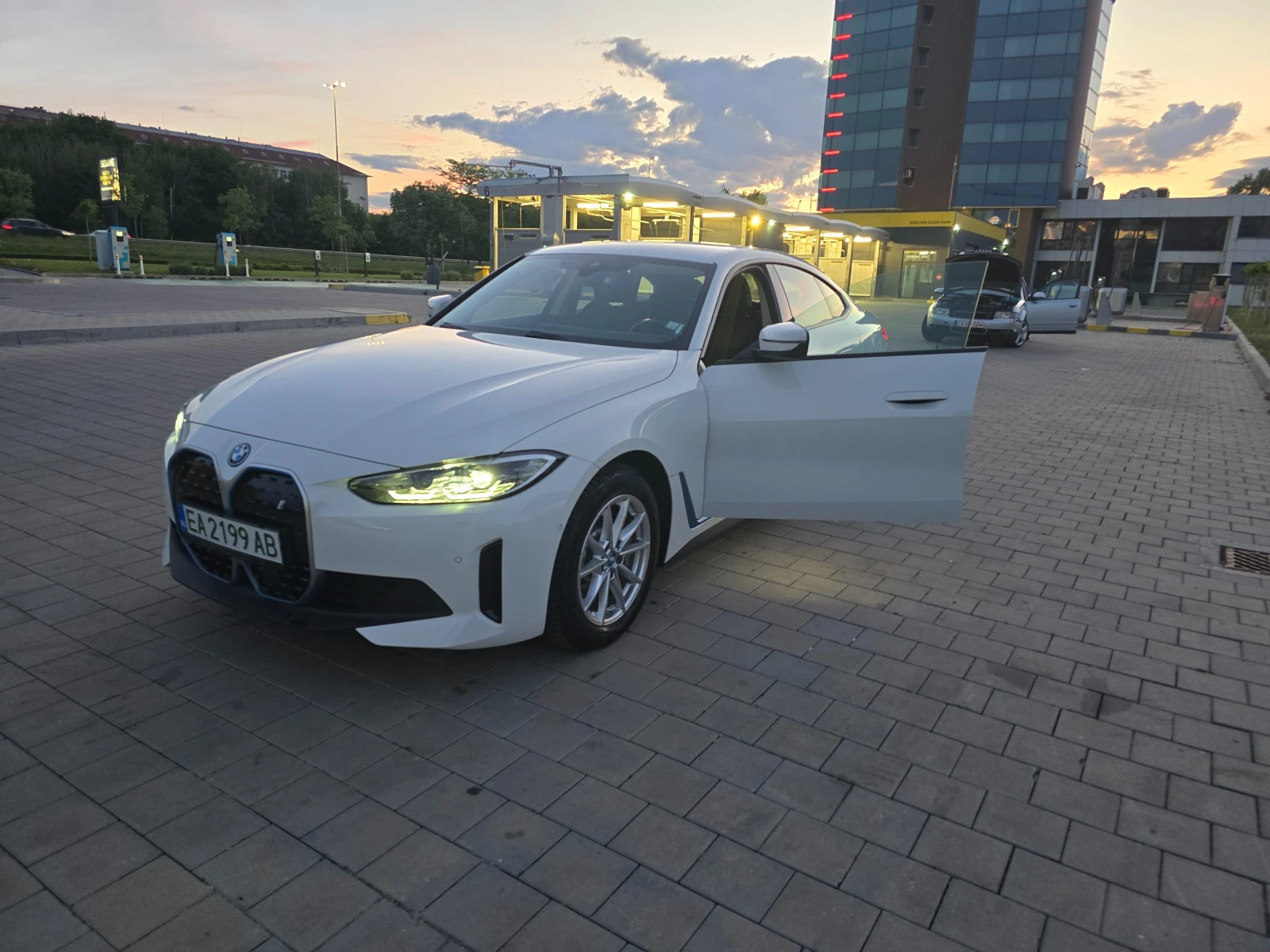 BMW i4 edrive40 | HUD | LED | Heat pump | �������� | Mobile.bg � ����������� 3