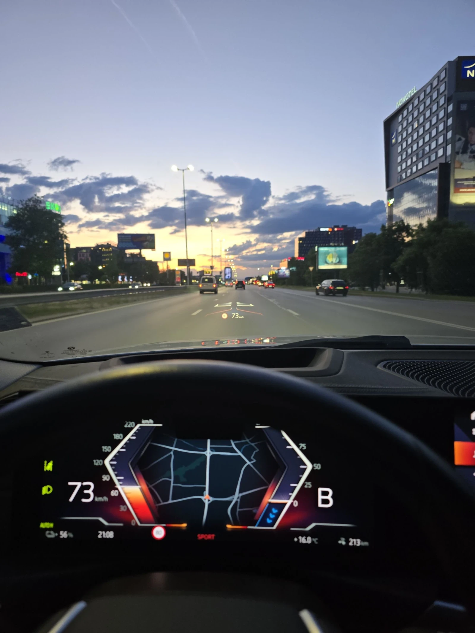 BMW i4 edrive40 | HUD | LED | Heat pump | Гаранция, снимка 16 - Автомобили и джипове - 53751188