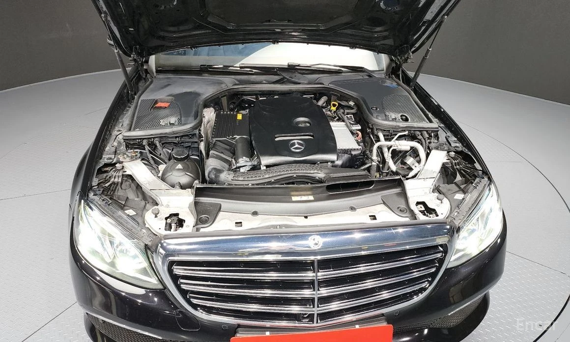 Mercedes-Benz E 300  - изображение 6