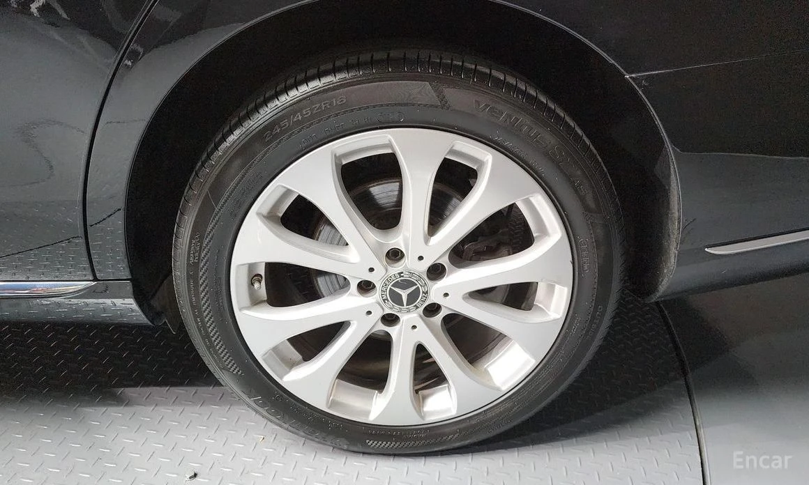 Mercedes-Benz E 300  - изображение 5