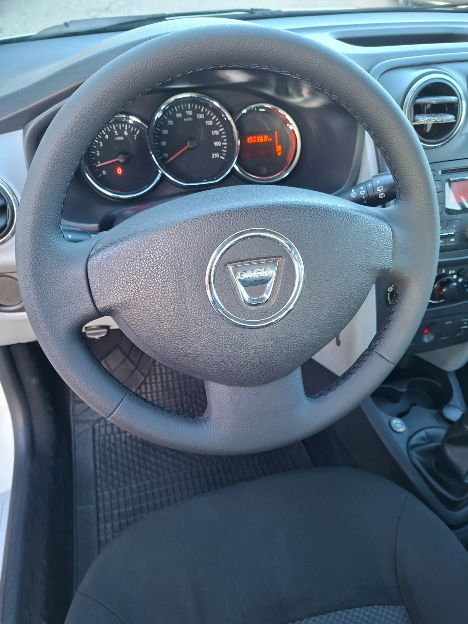 Dacia Sandero 1, 2 I + газ, снимка 13 - Автомобили и джипове - 53817492