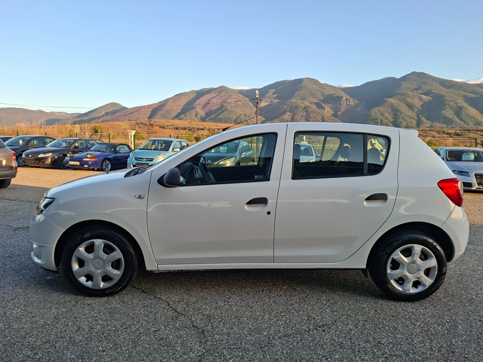 Dacia Sandero 1, 2 I + газ, снимка 4 - Автомобили и джипове - 53817492